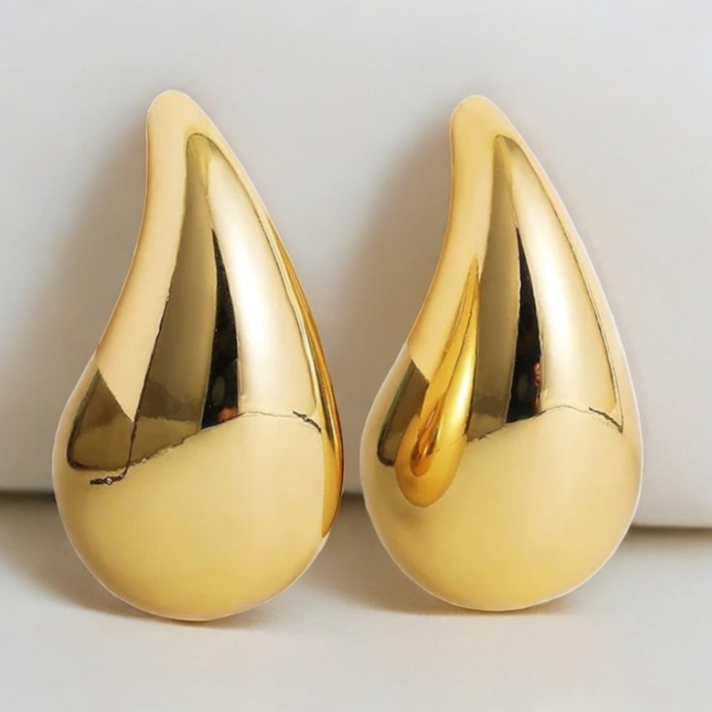 Elegant Gold tone Teardrop Earrings - Picture 1 of 1